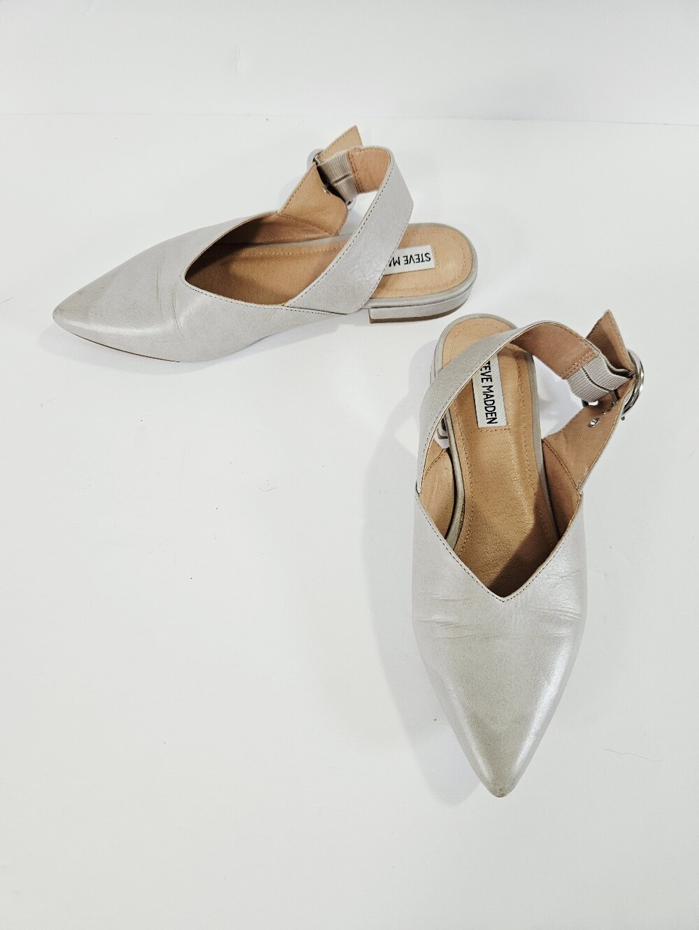 Steve Madden Courtney Grey Leather Buckle Accent Pointed Toe Slingback Flats 7 - Picture 1 of 7